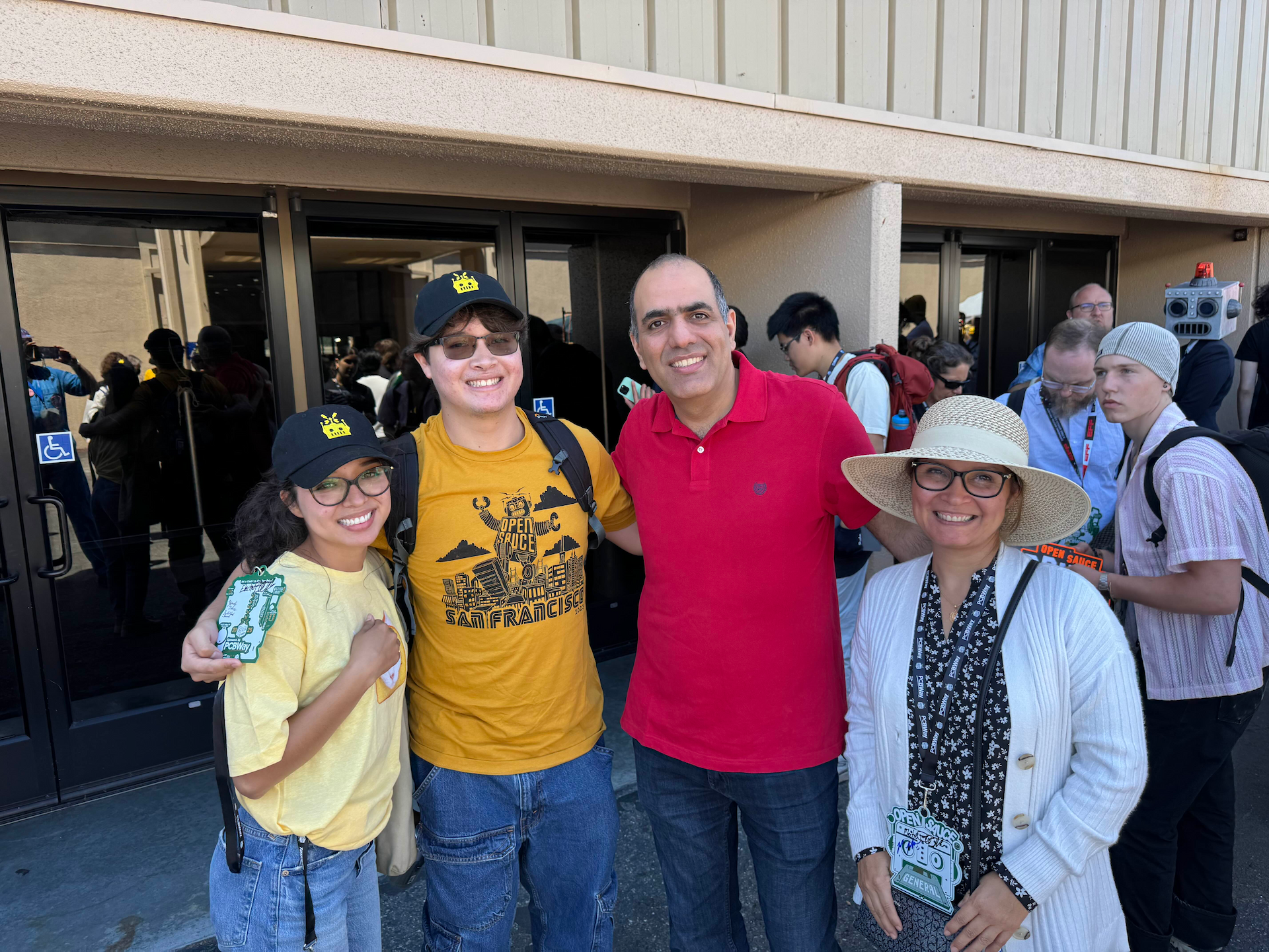 Jesús meeting ElectroBOOM at Open Sauce 2025