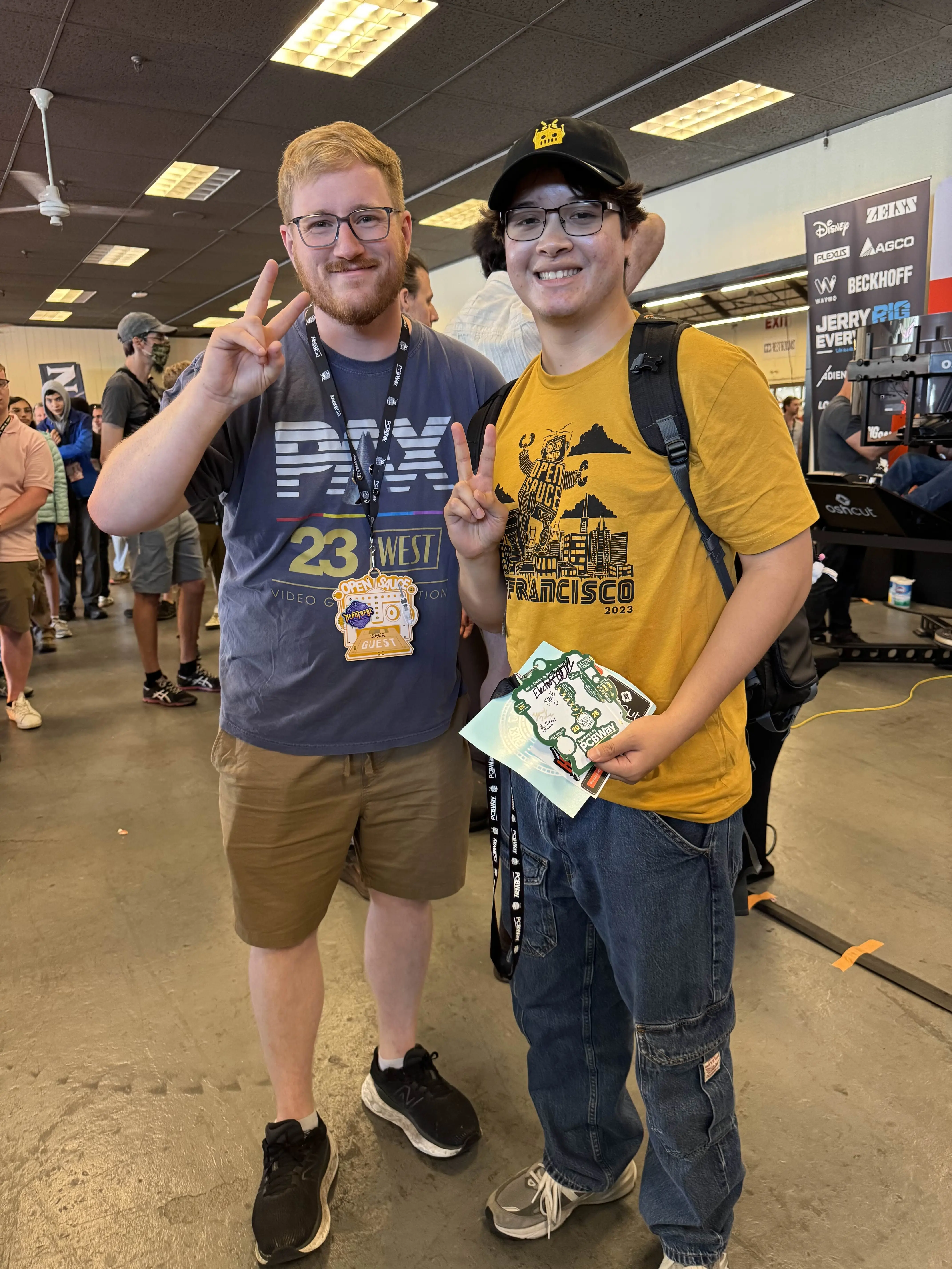 Jesús with Jake from Linus Tech Tips at Open Sauce 2025